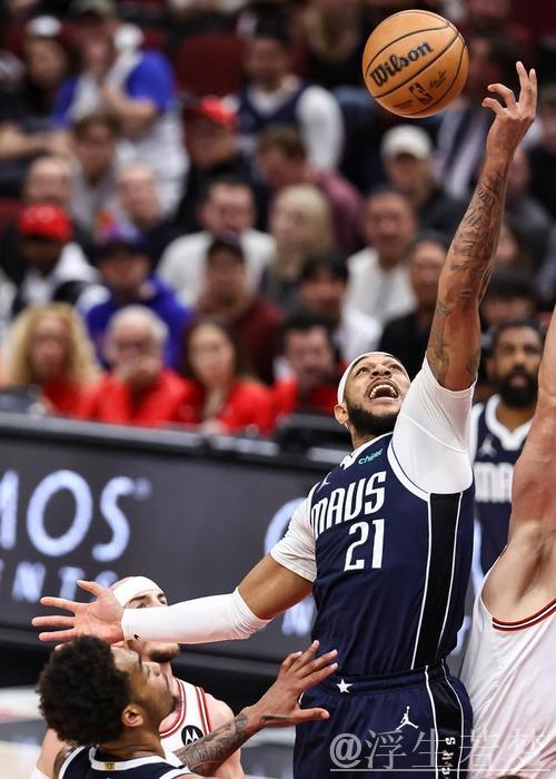 轻松突破!巴特勒晃开东契奇完成上篮 轻松突破!巴特勒晃开东契奇完成上篮